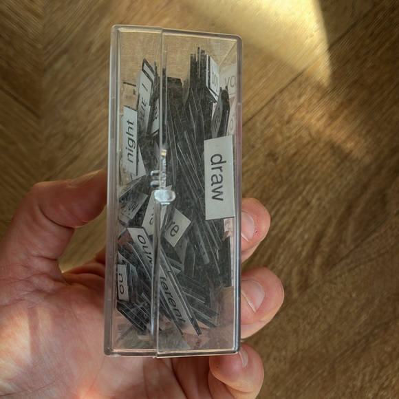 Magnetic Poetry Kids' Magnetic Word Kit - Picture 4 of 5